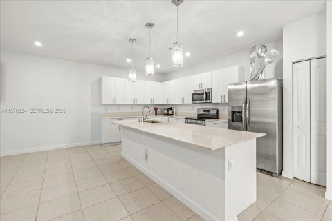 Купить виллу или дом в Хомстед, Флорида 5 спален, 263.66м2, № 2168276 - фото 12