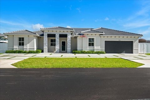 Купить виллу или дом в Хомстед, Флорида 5 спален, 263.66м2, № 2168276 - фото 4