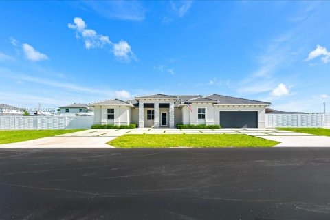 Купить виллу или дом в Хомстед, Флорида 5 спален, 263.66м2, № 2168276 - фото 3
