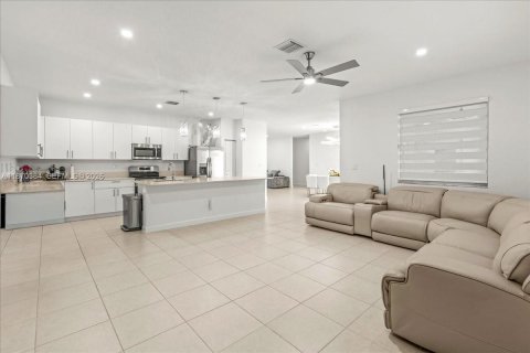 Купить виллу или дом в Хомстед, Флорида 5 спален, 263.66м2, № 2168276 - фото 11