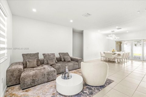 Купить виллу или дом в Хомстед, Флорида 5 спален, 263.66м2, № 2168276 - фото 6