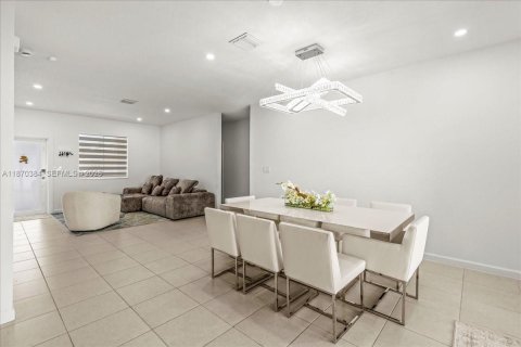 Купить виллу или дом в Хомстед, Флорида 5 спален, 263.66м2, № 2168276 - фото 8