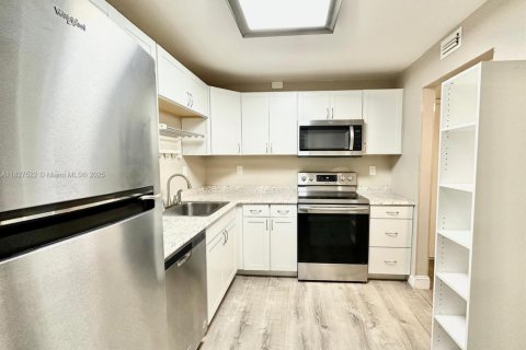 Copropriété à vendre à Pembroke Pines, Floride: 1 chambre, 68.75 m2 № 1977186 - photo 10