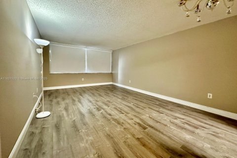 Copropriété à vendre à Pembroke Pines, Floride: 1 chambre, 68.75 m2 № 1977186 - photo 6