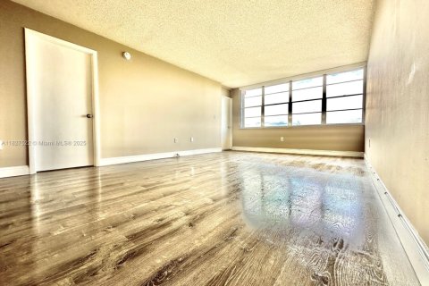 Copropriété à vendre à Pembroke Pines, Floride: 1 chambre, 68.75 m2 № 1977186 - photo 5