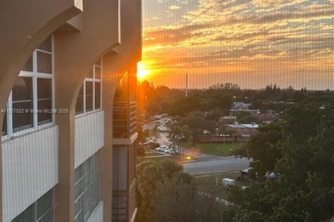 Copropriété à vendre à Pembroke Pines, Floride: 1 chambre, 68.75 m2 № 1977186 - photo 2