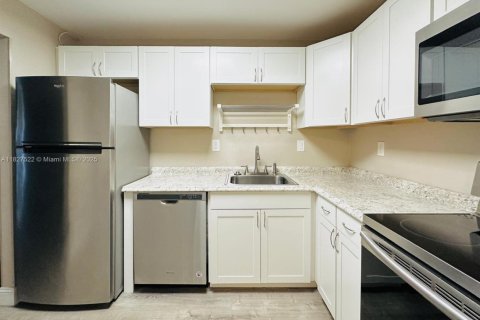 Copropriété à vendre à Pembroke Pines, Floride: 1 chambre, 68.75 m2 № 1977186 - photo 11