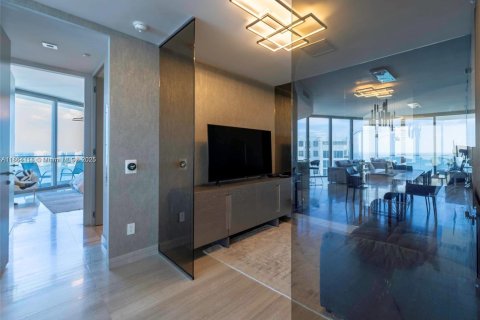 Copropriété à louer à Sunny Isles Beach, Floride: 2 chambres, 151.8 m2 № 2013534 - photo 9