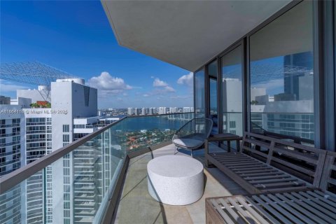 Copropriété à louer à Sunny Isles Beach, Floride: 2 chambres, 151.8 m2 № 2013534 - photo 5