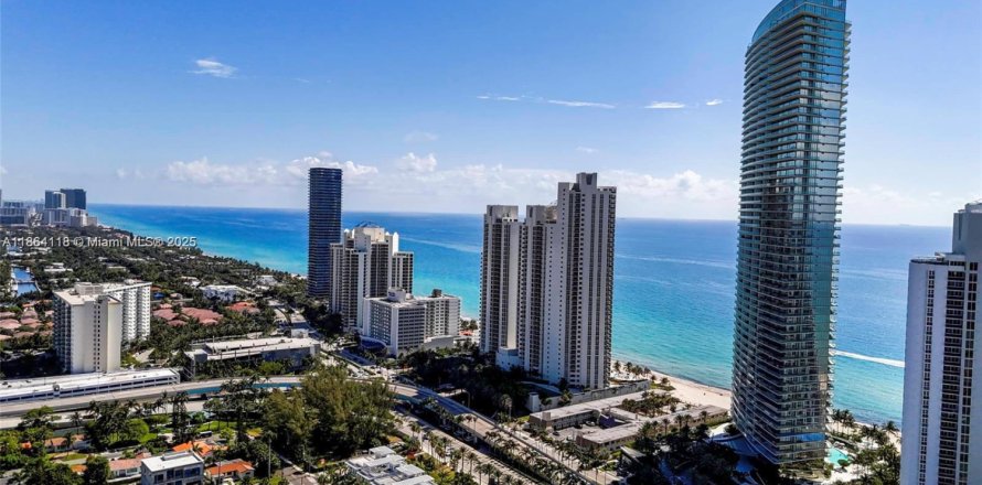 Condo à Sunny Isles Beach, Floride, 2 chambres  № 2013534