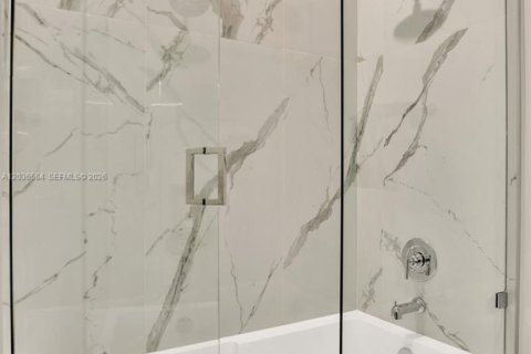 Снять в аренду квартиру в Форт-Лодердейл, Флорида 3 спальни, 158.58м2, № 2085500 - фото 18