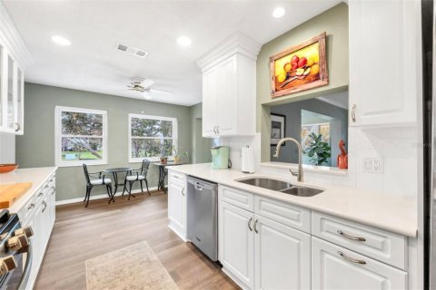 Condo in Saint Petersburg, Florida, 2 bedrooms  № 2396207 - photo 20