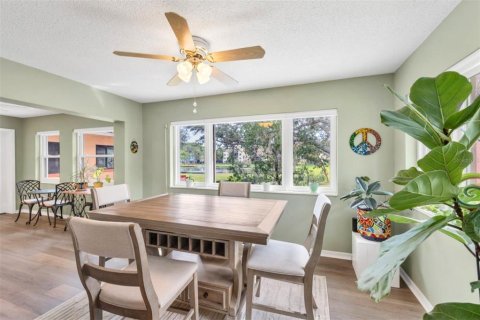 Condo in Saint Petersburg, Florida, 2 bedrooms  № 2396207 - photo 13