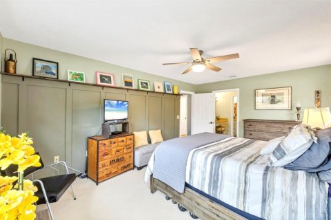 Condo in Saint Petersburg, Florida, 2 bedrooms  № 2396207 - photo 25
