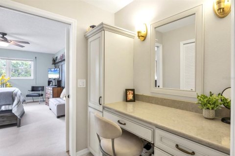 Condo in Saint Petersburg, Florida, 2 bedrooms  № 2396207 - photo 26