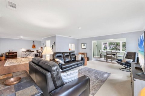 Condo in Saint Petersburg, Florida, 2 bedrooms  № 2396207 - photo 10