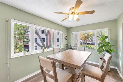 Condo in Saint Petersburg, Florida, 2 bedrooms  № 2396207 - photo 15