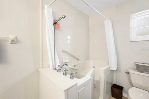 Condo in Saint Petersburg, Florida, 2 bedrooms  № 2396207 - photo 28