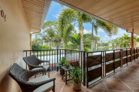 Condo in Saint Petersburg, Florida, 2 bedrooms  № 2396207 - photo 3