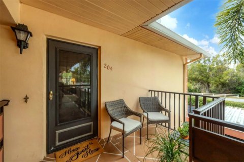 Condo in Saint Petersburg, Florida, 2 bedrooms  № 2396207 - photo 4