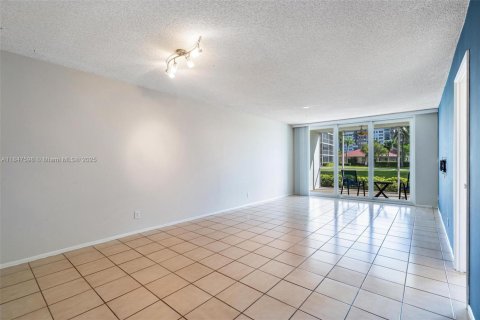 Condominio en venta en Lighthouse Point, Florida, 1 dormitorio, 83.61 m2 № 1847695 - foto 3