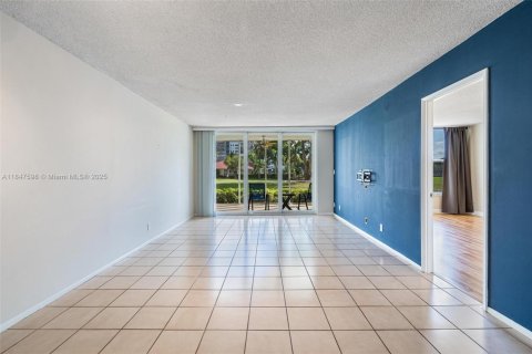Condominio en venta en Lighthouse Point, Florida, 1 dormitorio, 83.61 m2 № 1847695 - foto 2
