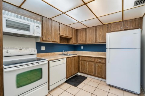 Condominio en venta en Lighthouse Point, Florida, 1 dormitorio, 83.61 m2 № 1847695 - foto 19