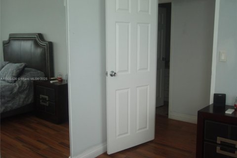 Condo in Miami Beach, Florida, 1 bedroom № 1818369 - photo 14