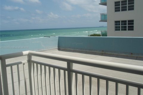 Condo in Miami Beach, Florida, 1 bedroom № 1818369 - photo 10