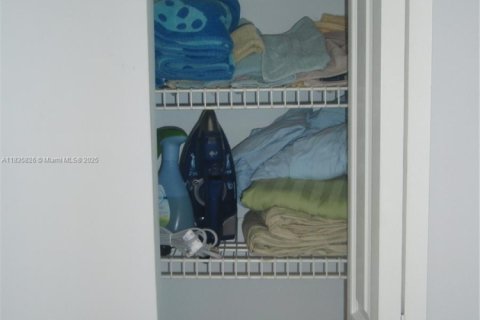 Condo in Miami Beach, Florida, 1 bedroom № 1818369 - photo 11