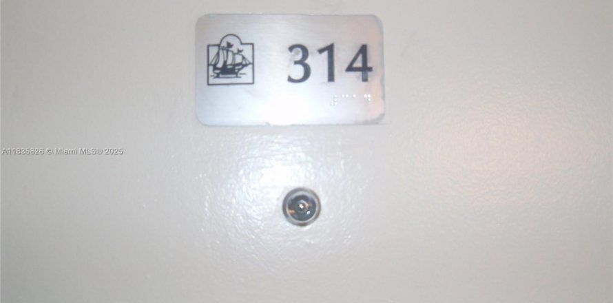 Condo in Miami Beach, Florida, 1 bedroom № 1818369