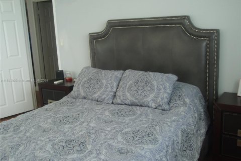 Condo in Miami Beach, Florida, 1 bedroom № 1818369 - photo 15