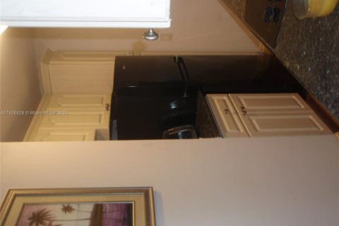 Condo in Miami Beach, Florida, 1 bedroom № 1818369 - photo 7