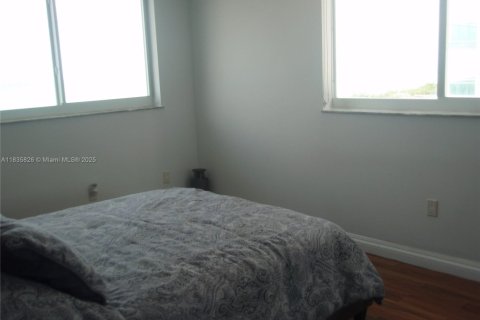 Condo in Miami Beach, Florida, 1 bedroom № 1818369 - photo 18