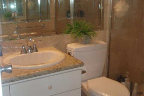 Condo in Miami Beach, Florida, 1 bedroom № 1818369 - photo 12