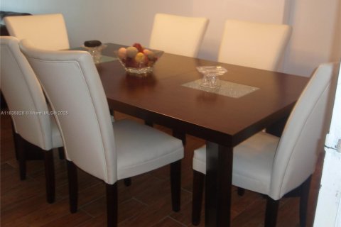 Condo in Miami Beach, Florida, 1 bedroom № 1818369 - photo 2