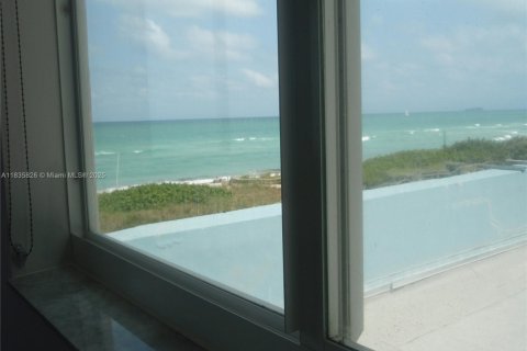 Condo in Miami Beach, Florida, 1 bedroom № 1818369 - photo 16