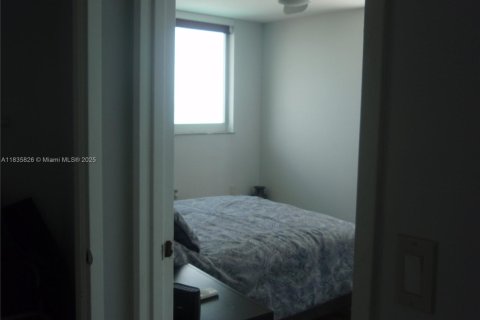 Condo in Miami Beach, Florida, 1 bedroom № 1818369 - photo 13