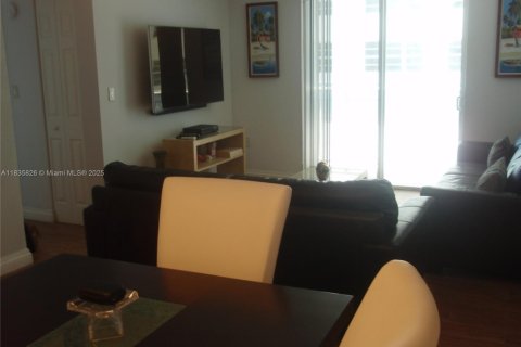 Condo in Miami Beach, Florida, 1 bedroom № 1818369 - photo 4