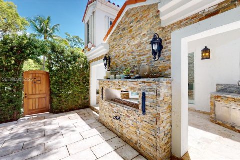 House in Coral Gables, Florida 4 bedrooms, 258.92 sq.m. № 1977483 - photo 26