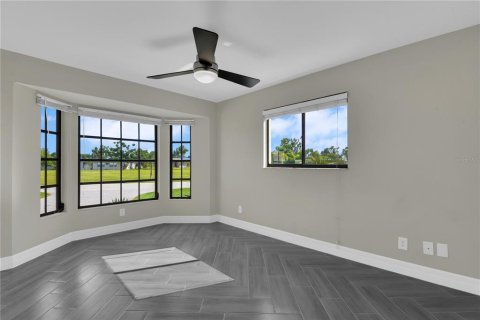 Commercial property in Cape Coral, Florida 4 bedrooms, 207.08 sq.m. № 2411612 - photo 16