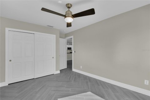 Commercial property in Cape Coral, Florida 4 bedrooms, 207.08 sq.m. № 2411612 - photo 17