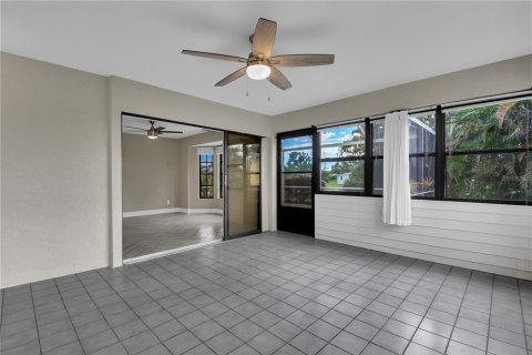 Commercial property in Cape Coral, Florida 4 bedrooms, 207.08 sq.m. № 2411612 - photo 11