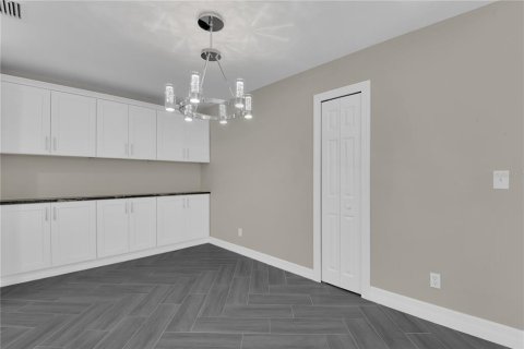 Commercial property in Cape Coral, Florida 4 bedrooms, 207.08 sq.m. № 2411612 - photo 6