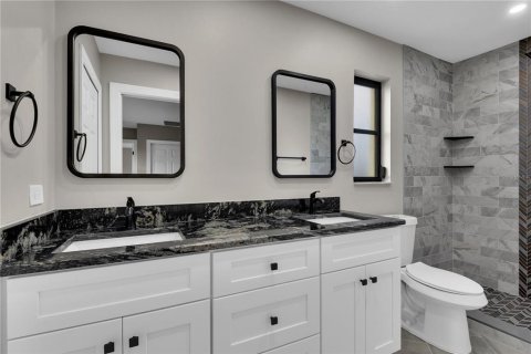 Commercial property in Cape Coral, Florida 4 bedrooms, 207.08 sq.m. № 2411612 - photo 14