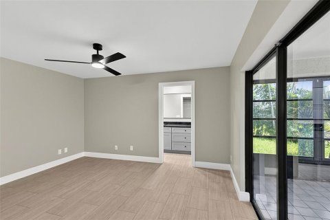 Commercial property in Cape Coral, Florida 4 bedrooms, 207.08 sq.m. № 2411612 - photo 29