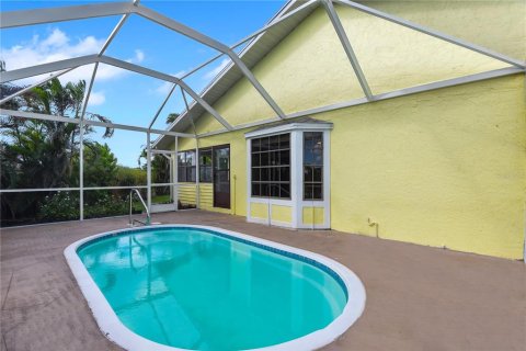 Commercial property in Cape Coral, Florida 4 bedrooms, 207.08 sq.m. № 2411612 - photo 20