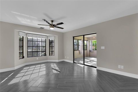 Commercial property in Cape Coral, Florida 4 bedrooms, 207.08 sq.m. № 2411612 - photo 3