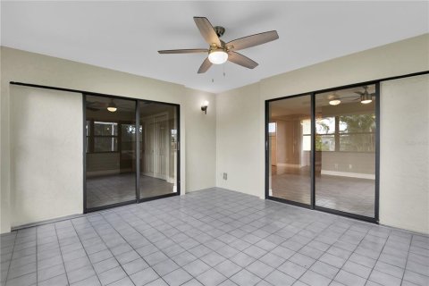 Commercial property in Cape Coral, Florida 4 bedrooms, 207.08 sq.m. № 2411612 - photo 9