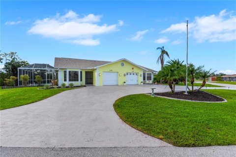 Commercial property in Cape Coral, Florida 4 bedrooms, 207.08 sq.m. № 2411612